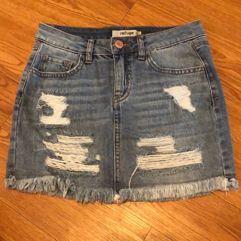 Denim mini skirt!